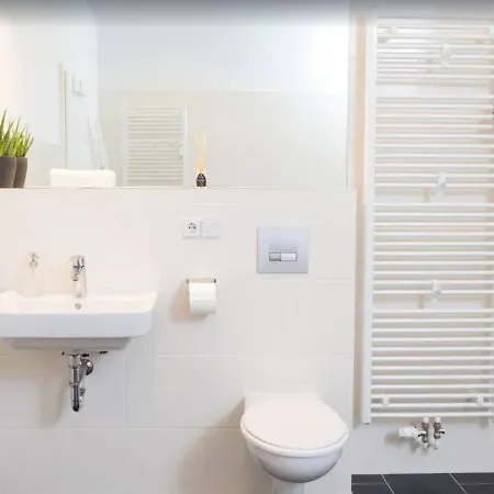 New Canal View 4beds/4baths Apartament